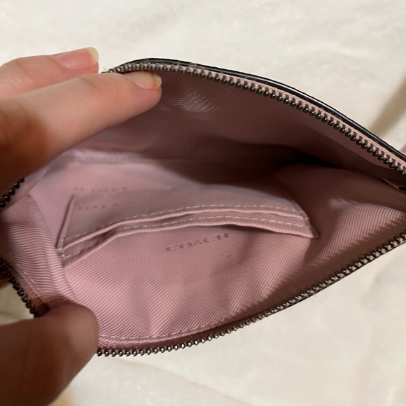 Like new Coach Large Pouch pebbled leather wristlet blush pink - Picture 9 of 11